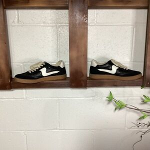 Dolce Vita Notice Sneakers | Size 7.5 | Black | Excellent